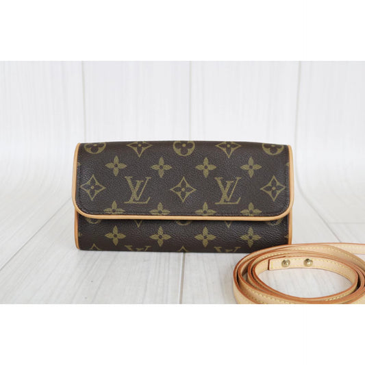 Rank SA |LV Monogram Pochette Twin PM|041114