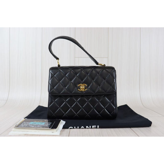 Rank A | CHANEL Matelasse Lamb Leather Vintage Handbag |081906