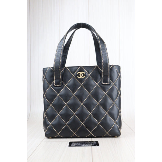 Rank A |Chanel Lamb Skin Wild Stitching Coco Mark Handbag |23012705