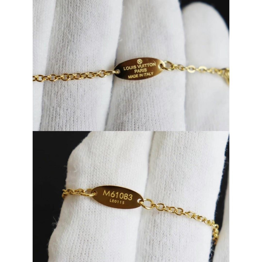 Rank A | LV Collier Essential V Necklace |22102006