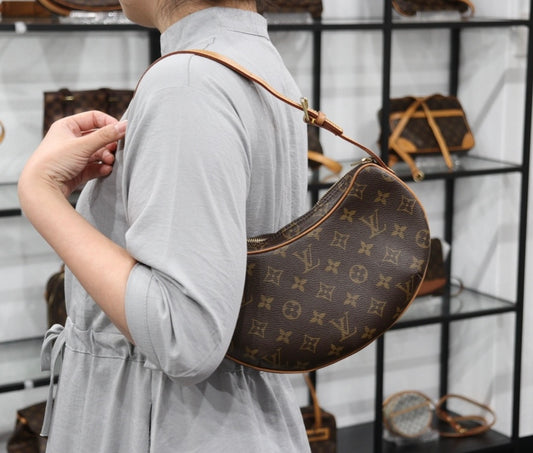 Rank A |LV Monogram Pochette Croissant Shoulder Bag|23032007