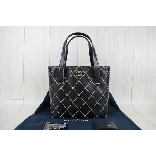 Rank A |Chanel Lamb Skin Wild Stitching Coco Mark Handbag |22102007