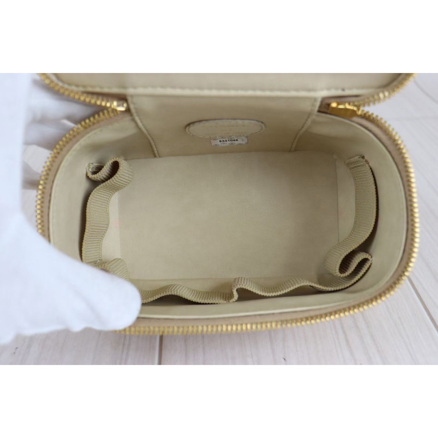 Rank A | CHANEL Caviar Skin Vanity Handbag |082801