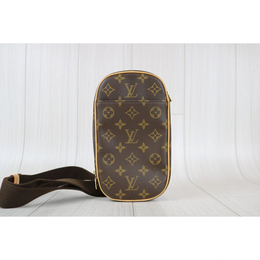 Rank S | LV Monogram Pochette Ganju Shoulder Bag Body Bag |022604