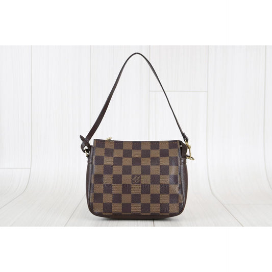 Rank A | LV Damier Truth Make Up |062807