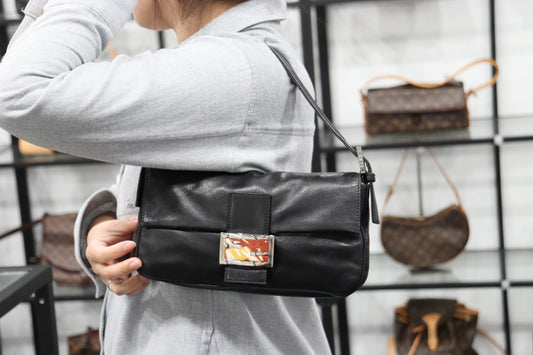 Rank A| FENDI Lamb Leather Baguette Shoulder Bag |23041701