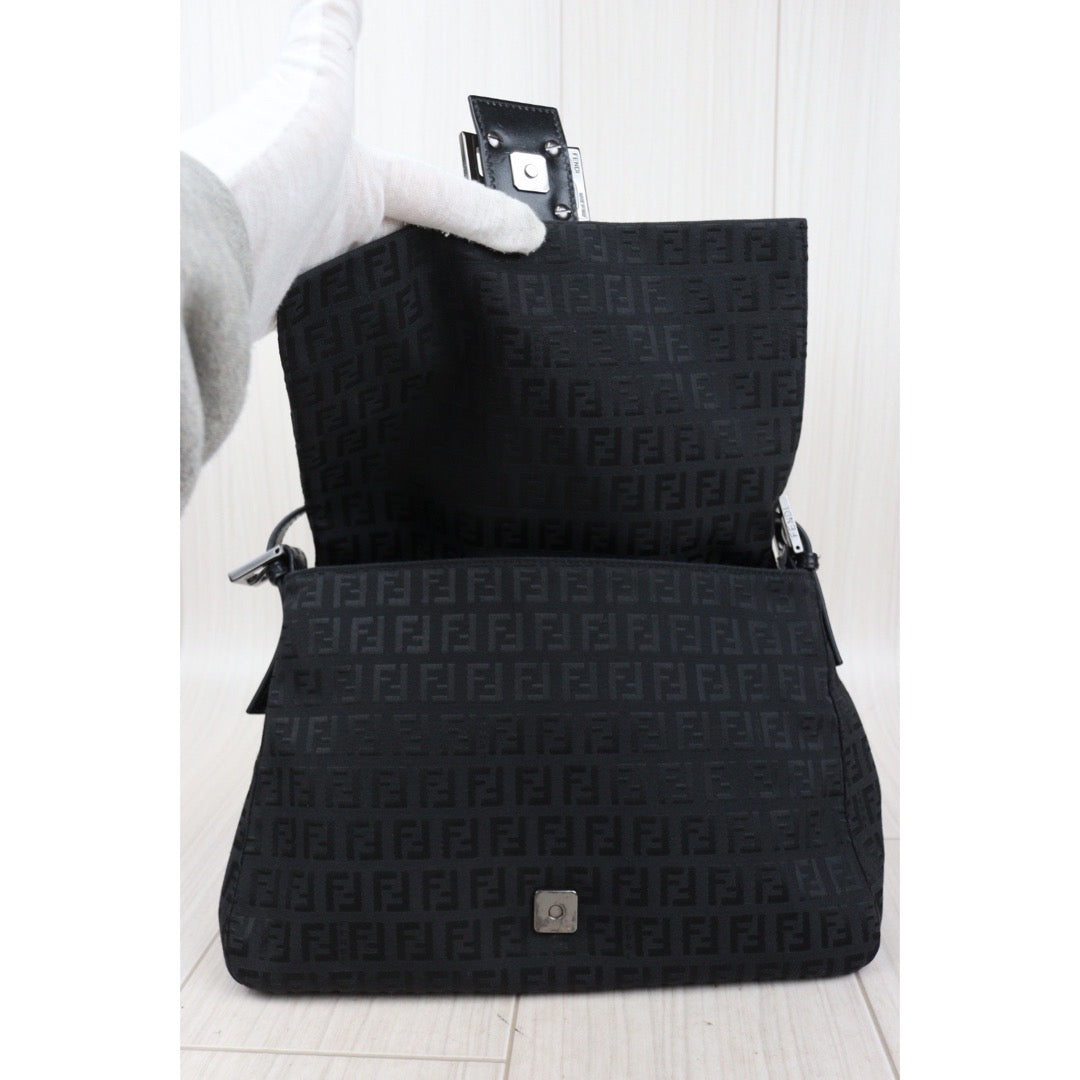 Rank A｜ FENDI Baguette Shoulder Bag Black ｜V24022802