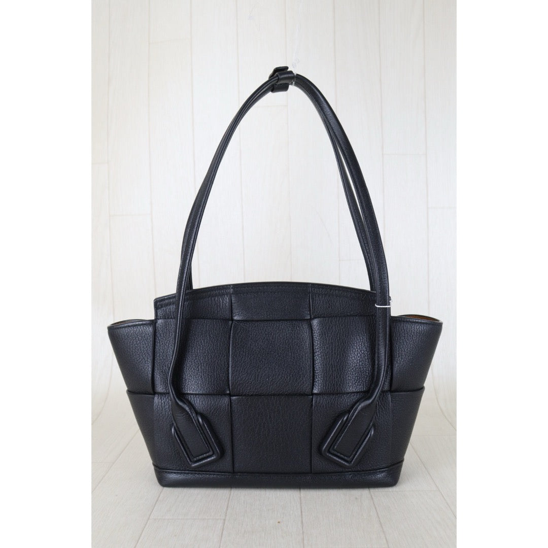 Include Entrupy Certificate of Authenticity｜Very Good ( Rank A)｜ Bottega Veneta Arco 33 Calfskin Camel Shoulder Bag Black｜Z26100203