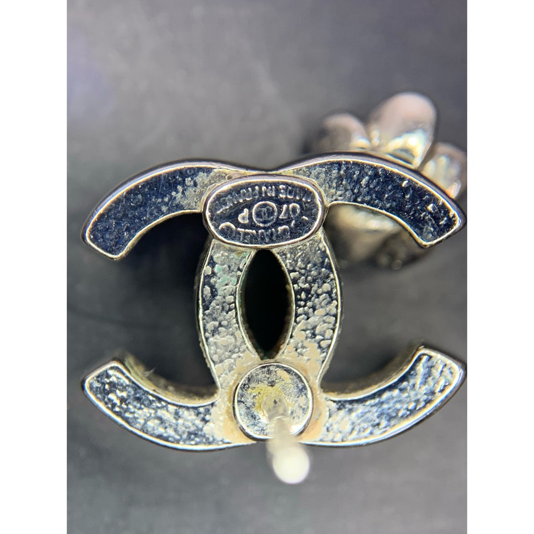 Very Good ( Rank A) ｜ CHANEL 07P Coco Mark  Black Enamel Camellia Earrings Made In 2007Year ｜26022401