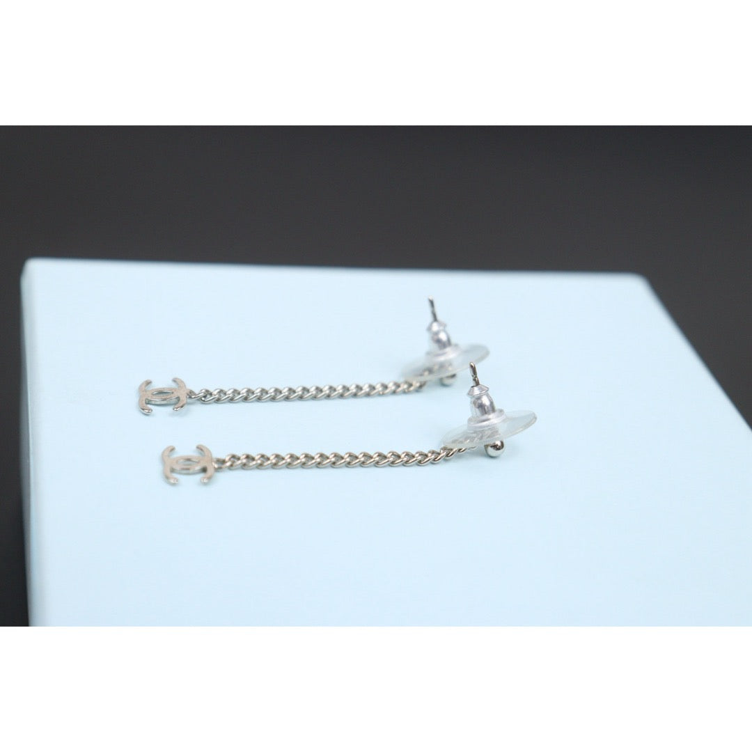 Very Good ( Rank A)｜ CHANEL Coco Mark Earrings Silver｜V25100719
