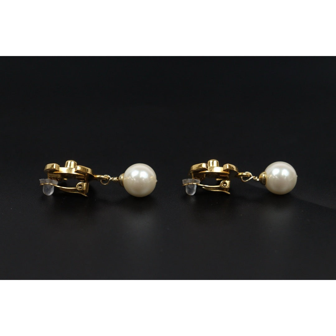 Very Good ( Rank A) ｜CHANEL 96A 18K Gold Plating Pearl Earrings Made In 1996 Year｜25122304