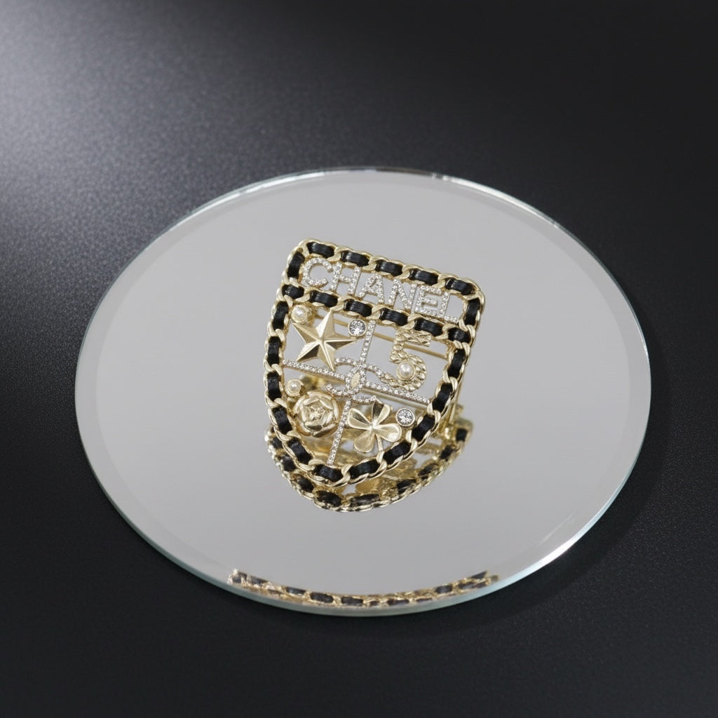 Include Authentic Detective Certificate of Authenticity｜Very Good ( Rank A)｜ CHANEL 21A Coco Mark Shield Brooch Made In 2021Year ｜26052007