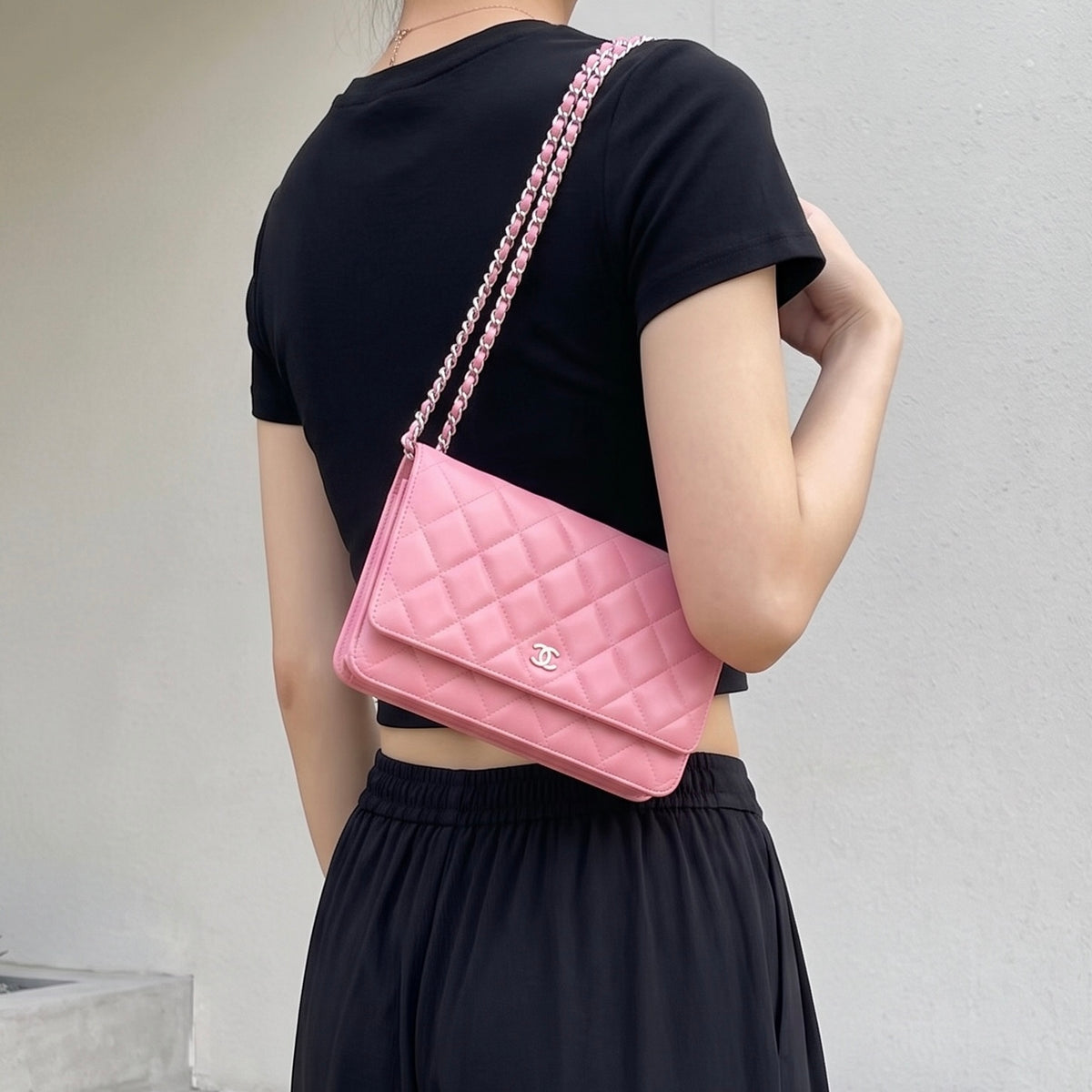 Include Entrupy Certificate of Authenticity｜Good ( Rank AB) ｜CHANEL Lambskin Cherry Blossom Pink WOC Chain Bag Made in 2012-2013 Year｜S26081902