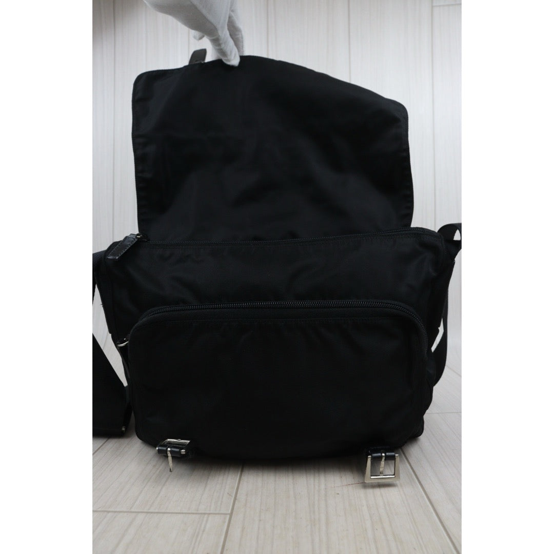 Very Good ( Rank A) ｜Prada  Nylon ShoulderBag Black Silver Hardware｜25101505