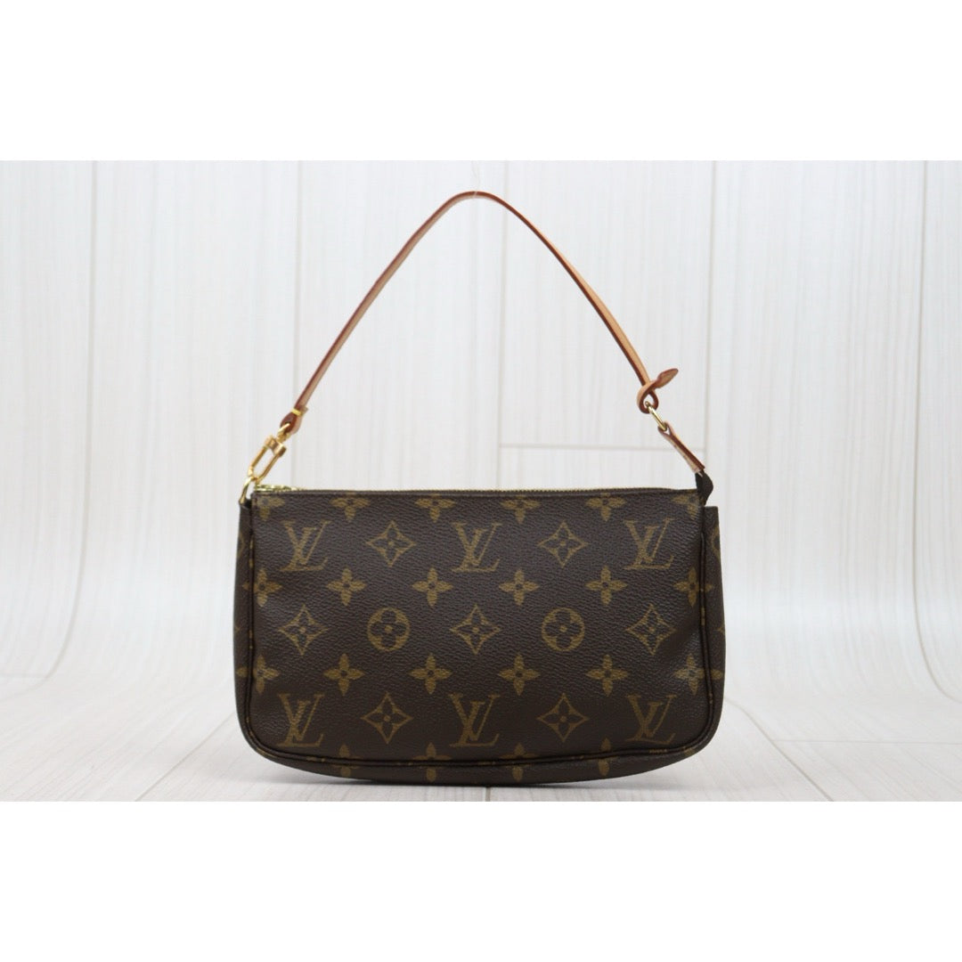 Very Good ( Rank A)｜LV Monogram Pochette Accessoires ｜25111303
