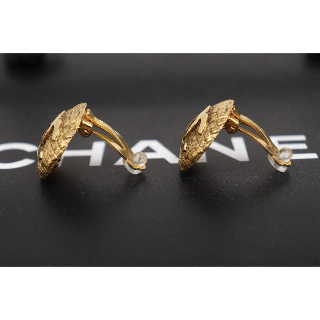 Very Good ( Rank A) ｜ CHANEL Coco Mark  Woven Pattern Gold Earrings Made In 1992Year ｜25102304