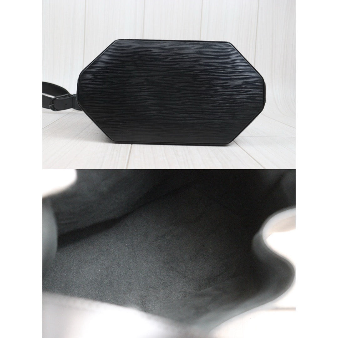 Include Entrupy Certificate of Authenticity｜Good ( Rank AB)｜Louis Vuitton Epi Sack de Paul Shoulder Bag Black｜26100805