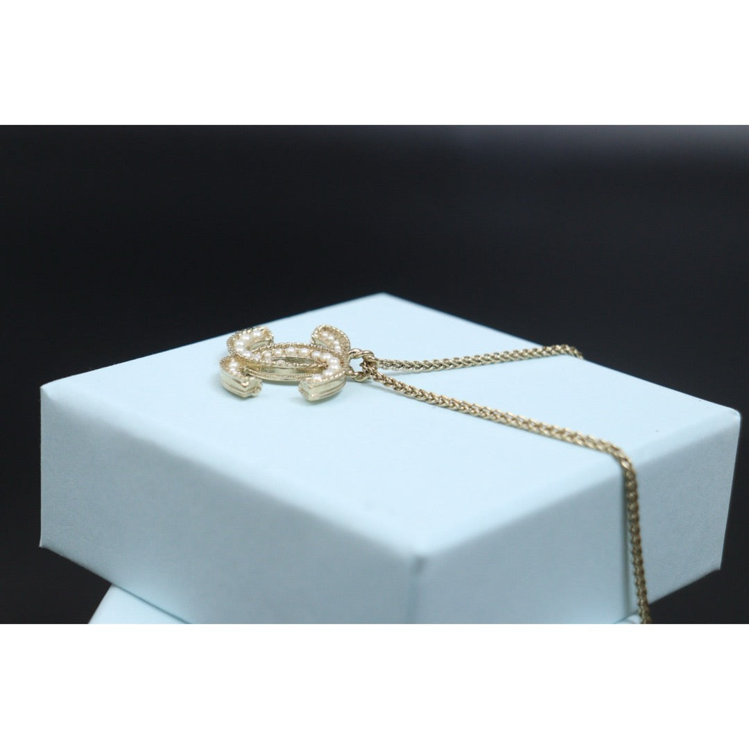 Include Authentic Detective Certificate of Authenticity｜Very Good ( Rank A) ｜ CHANEL A20V  Coco Mark  Pearl  Necklace｜S26031002