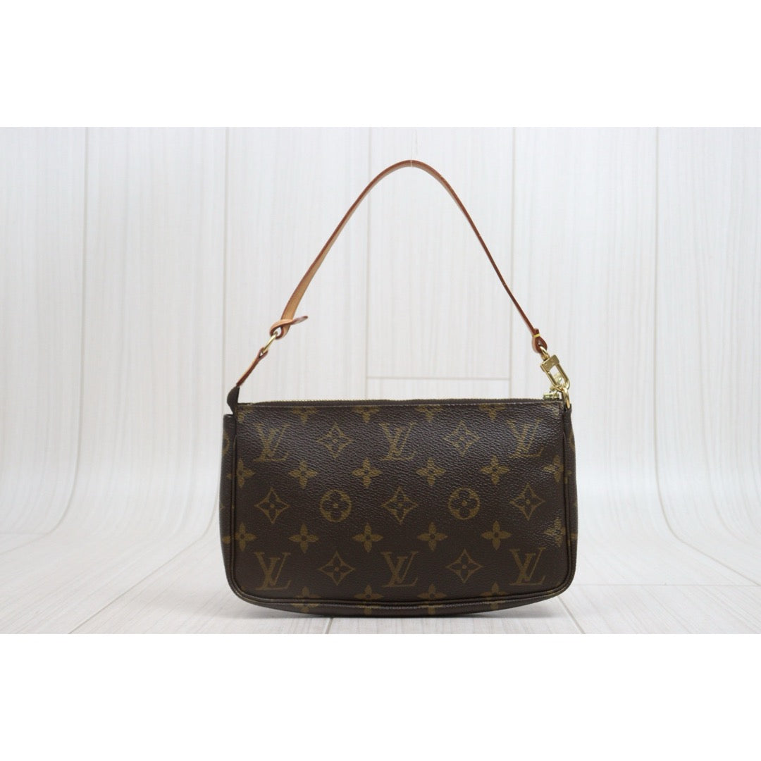 Include Entrupy Certificate of Authenticity｜Very Good ( Rank A) ｜ Louis Vuitton Monogram Pochette Accessoire｜26080621