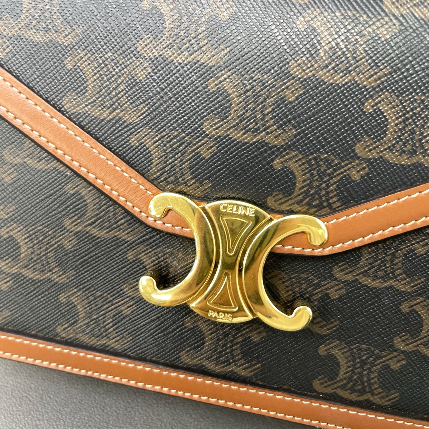 Include Entrupy Certificate of Authenticity｜Very Good ( Rank A) ｜ CELINE Macadam Triomphe Shoulder bag