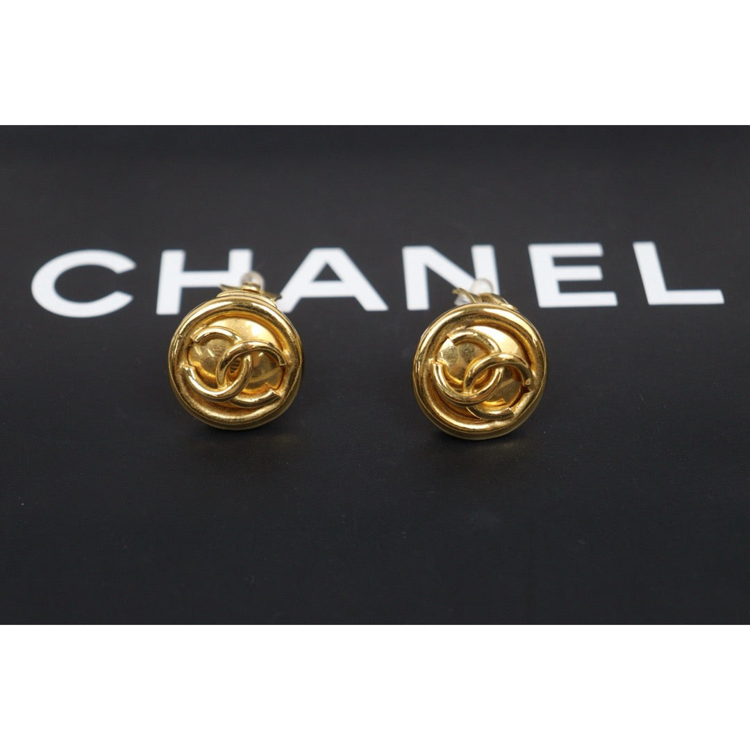 Very Good ( Rank A)｜CHANEL Coco Mark Vintage  Gold Plating  Earring Made In 1993Year ｜25122303