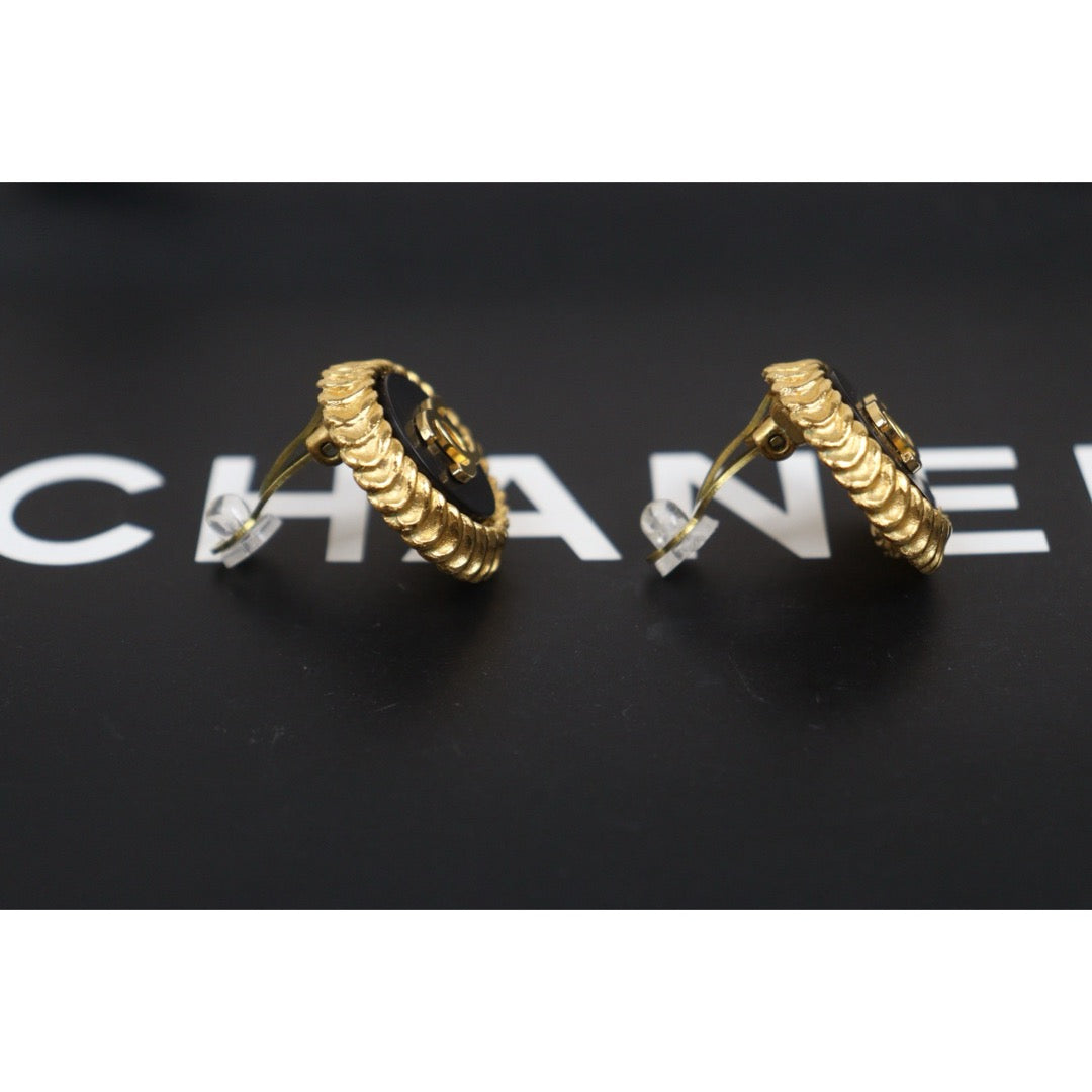 Very Good ( Rank A) ｜CHANEL Coco Mark Round Earrings Made In 1995Year ｜25081203