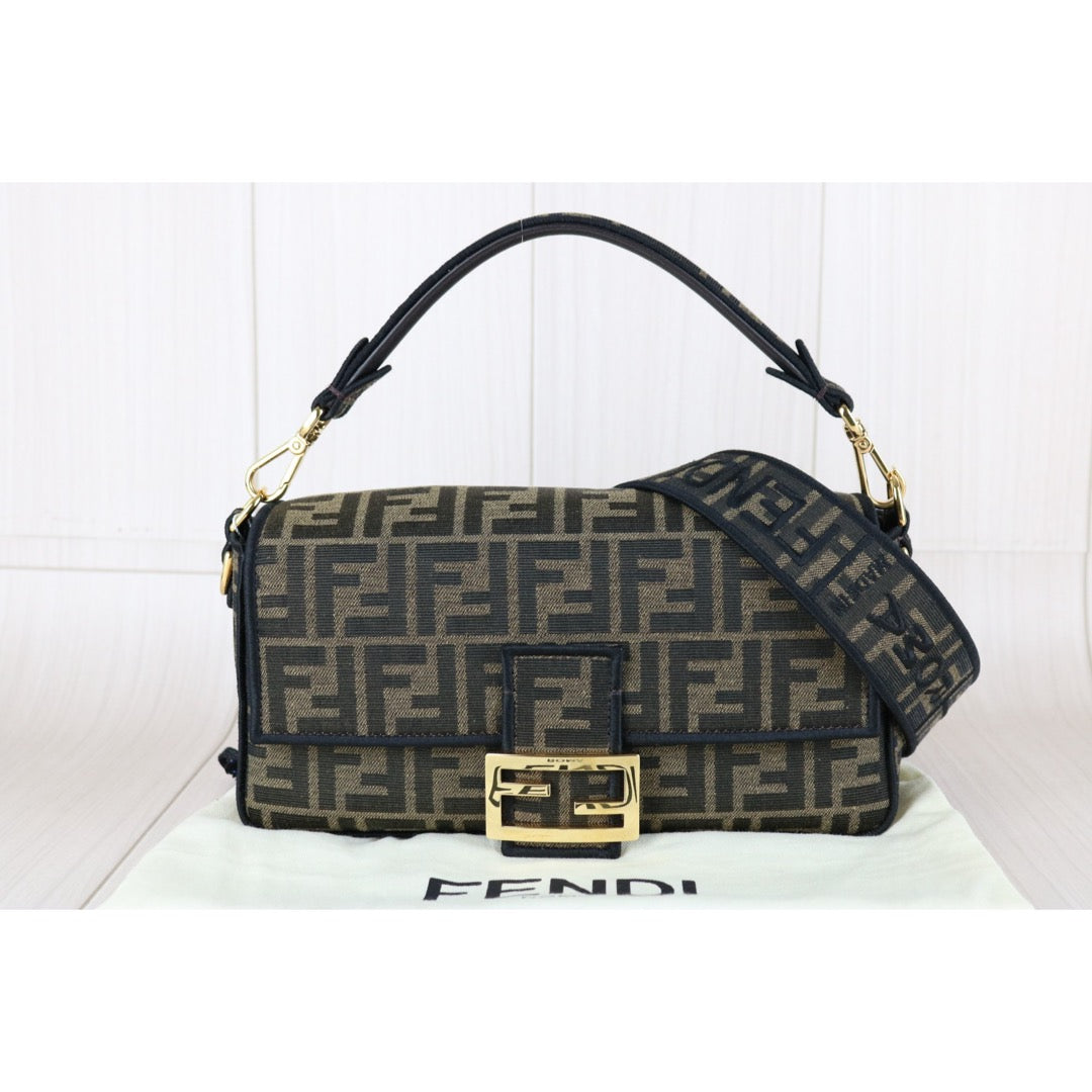 Very Good ( Rank A)｜ FENDI Mamma Baguette Shoulder Bag  Gold Hardware Current Model｜X25072602