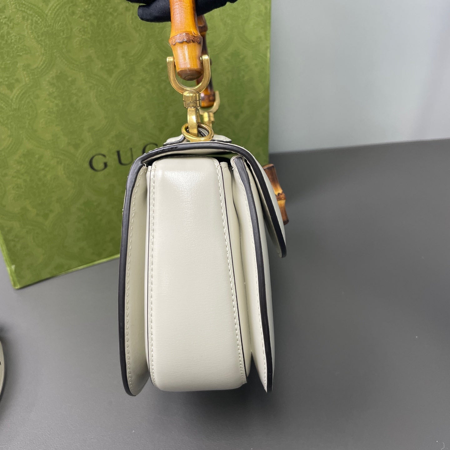 First installment 1/3｜ Very Good ( Rank A) ｜  GUCCI Bamboo Leather White Hand Bag