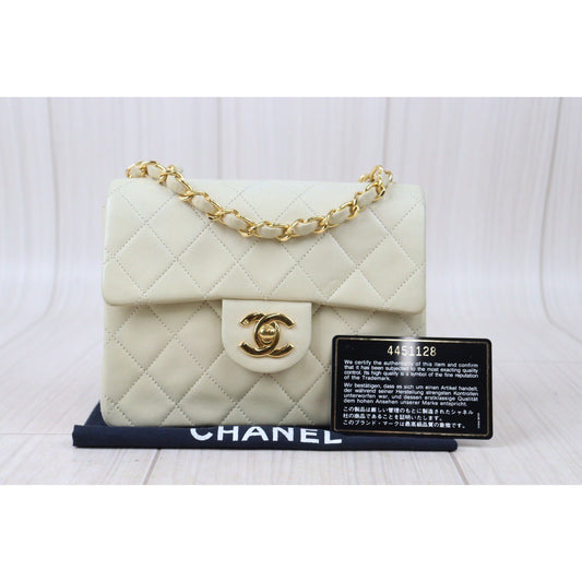 Good ( Rank AB)| CHANEL Lanbskin Square 17 Pearl White Shoulder Bag Made In 1996~1997Year |P24062803