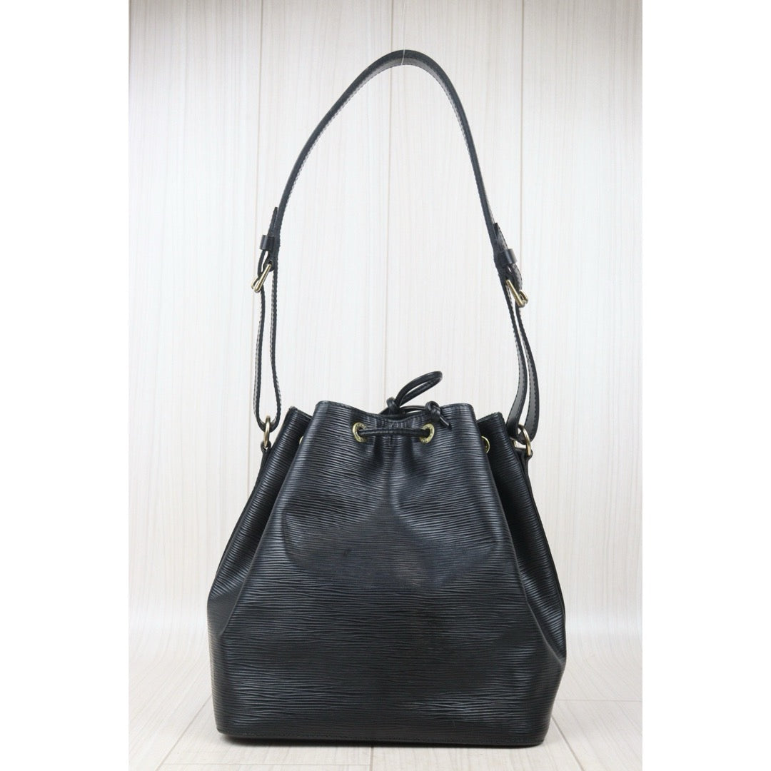 Good ( Rank AB)｜ LV Epi Noe Shoulder Bag Black｜V24101010