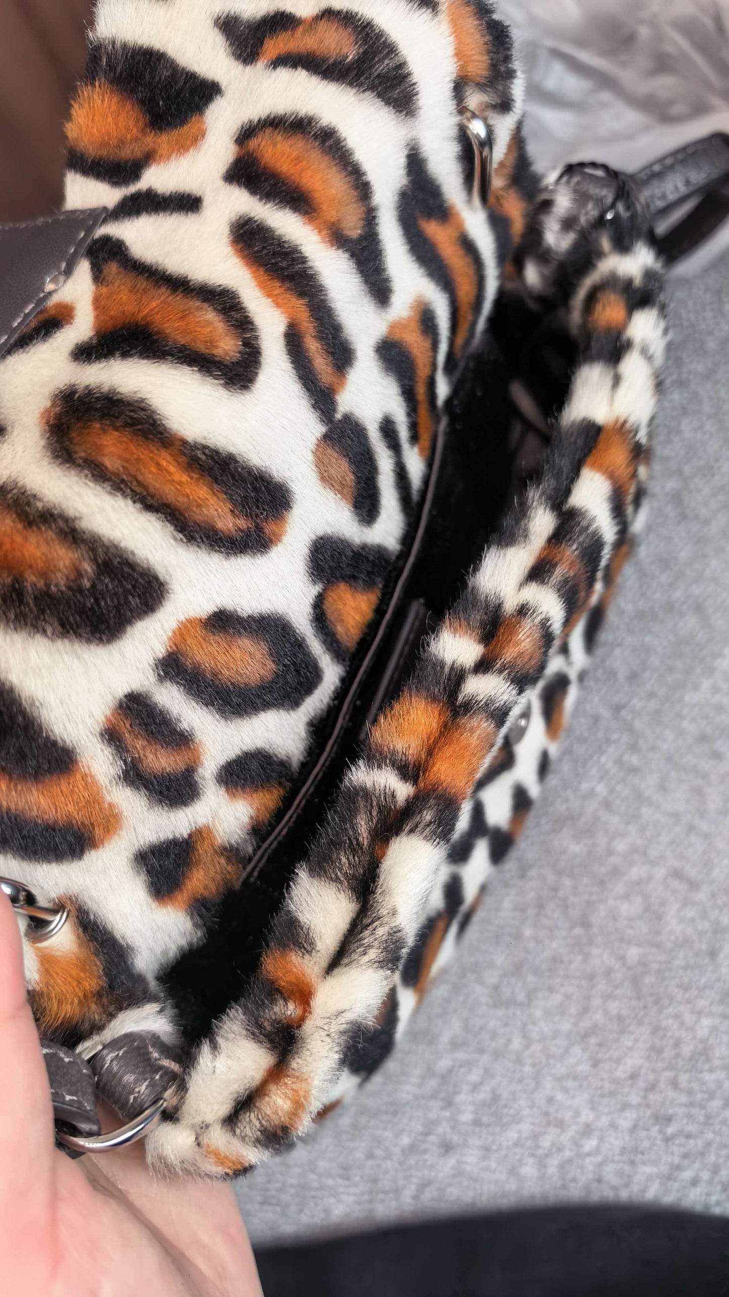 Include Entrupy Certificate of Authenticity｜Very Good ( Rank A)｜ FENDI Mamma Baguette Shoulder Bag