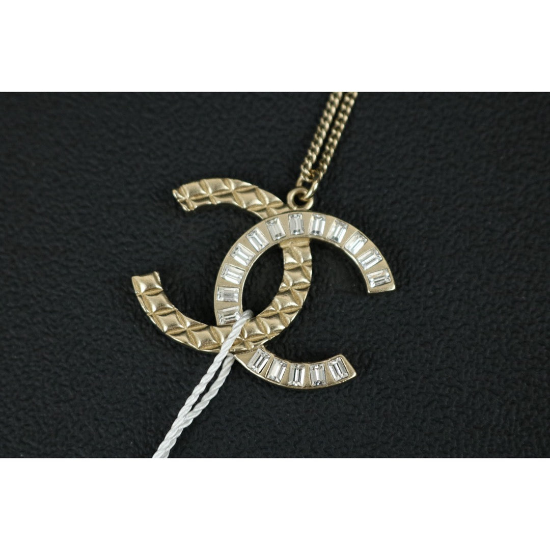 Include Authentic Detective Certificate of Authenticity｜Very Good ( Rank A) ｜ CHANEL B18V Coco Mark  Quilted Rhinestone Choker  Necklace｜S26062302
