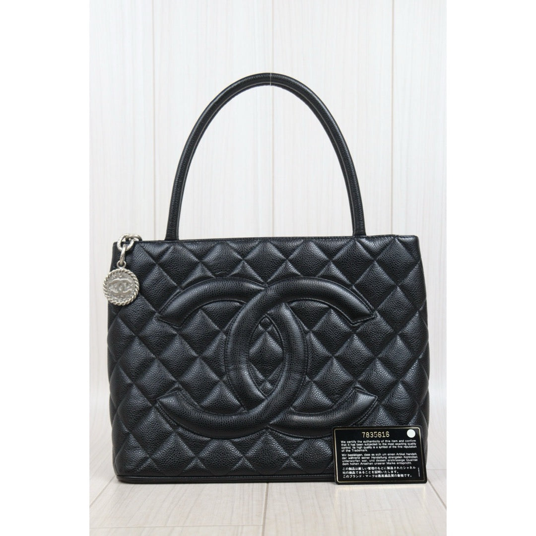 Very Good ( Rank A)｜ CHANEL Caviar Skin Calf Leather Tote Bag Black Made In 2002～2003Year｜S25110426