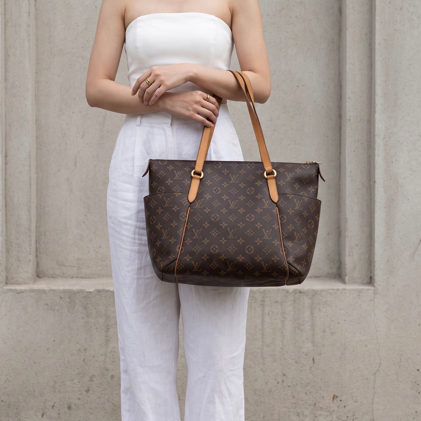 Include Entrupy Certificate of Authenticity｜Excellent（Rank SA）｜Louis Vuitton Monogram Totally MM Tote Bag｜S26080114