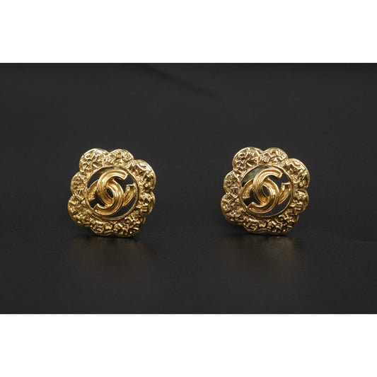 Include Authentic Detective Certificate of Authenticity｜Very Good ( Rank A) ｜CHANEL 95A COCO Mark Relief Vintage Earrings Made In 1995Year｜Y26040713