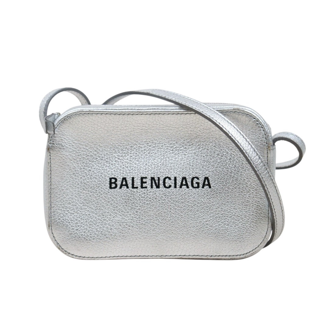 Good ( Rank AB)｜Balenciaga Everyday XS Camera Bag Silver｜P25080603