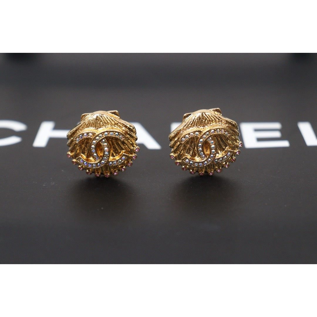 Very Good ( Rank A)  ｜CHANEL Shell Rhinestone  Earrings ｜P24110117