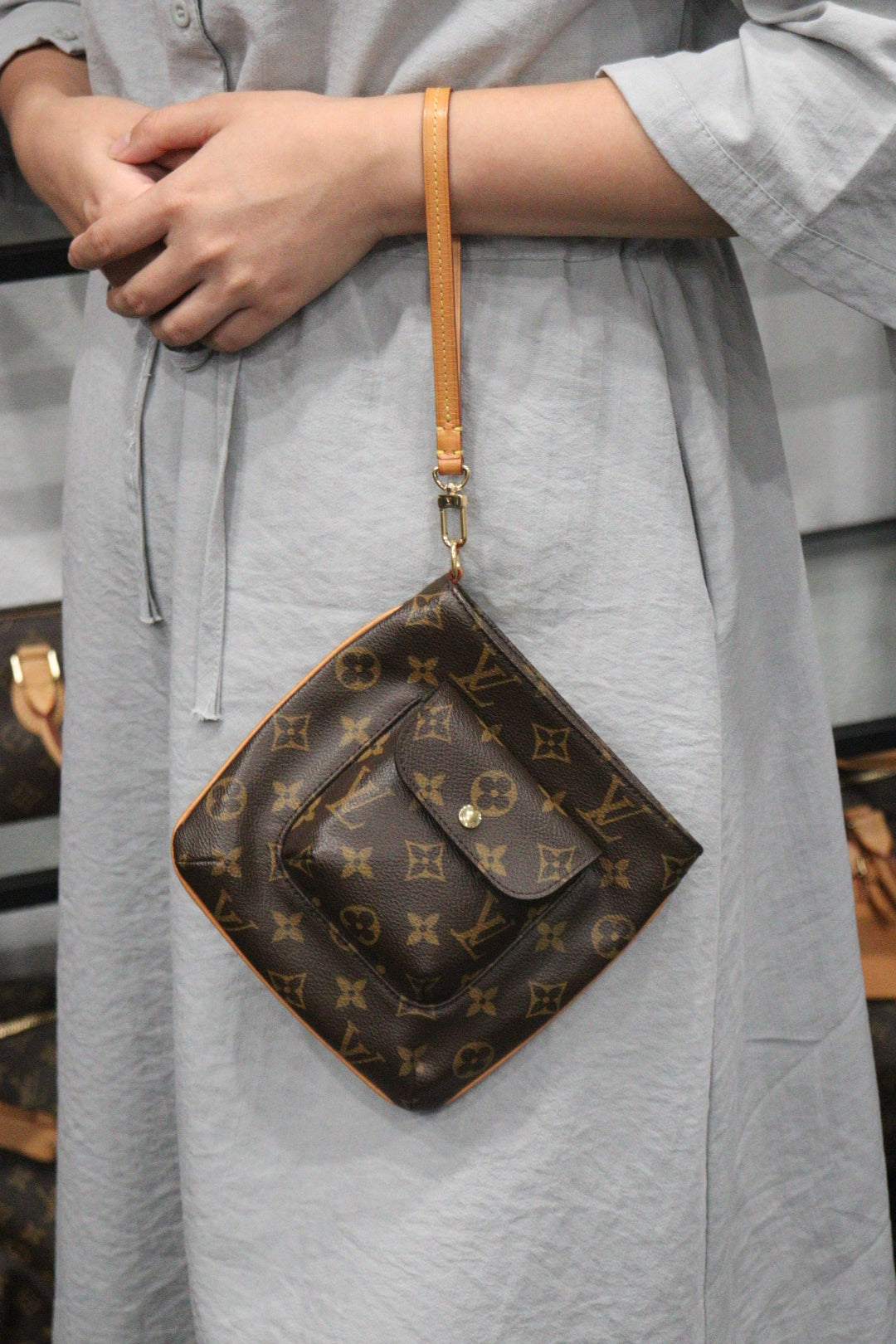 Rank A ｜ LV Monogram Partition Pouch ｜23092807