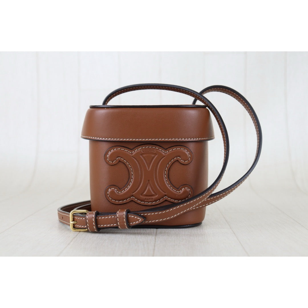 Include Entrupy Certificate of Authenticity｜Very Good ( Rank A)｜ CELINE Box Triomphe Calf Leather Shoulder Bag Caramel PM ｜S26052003