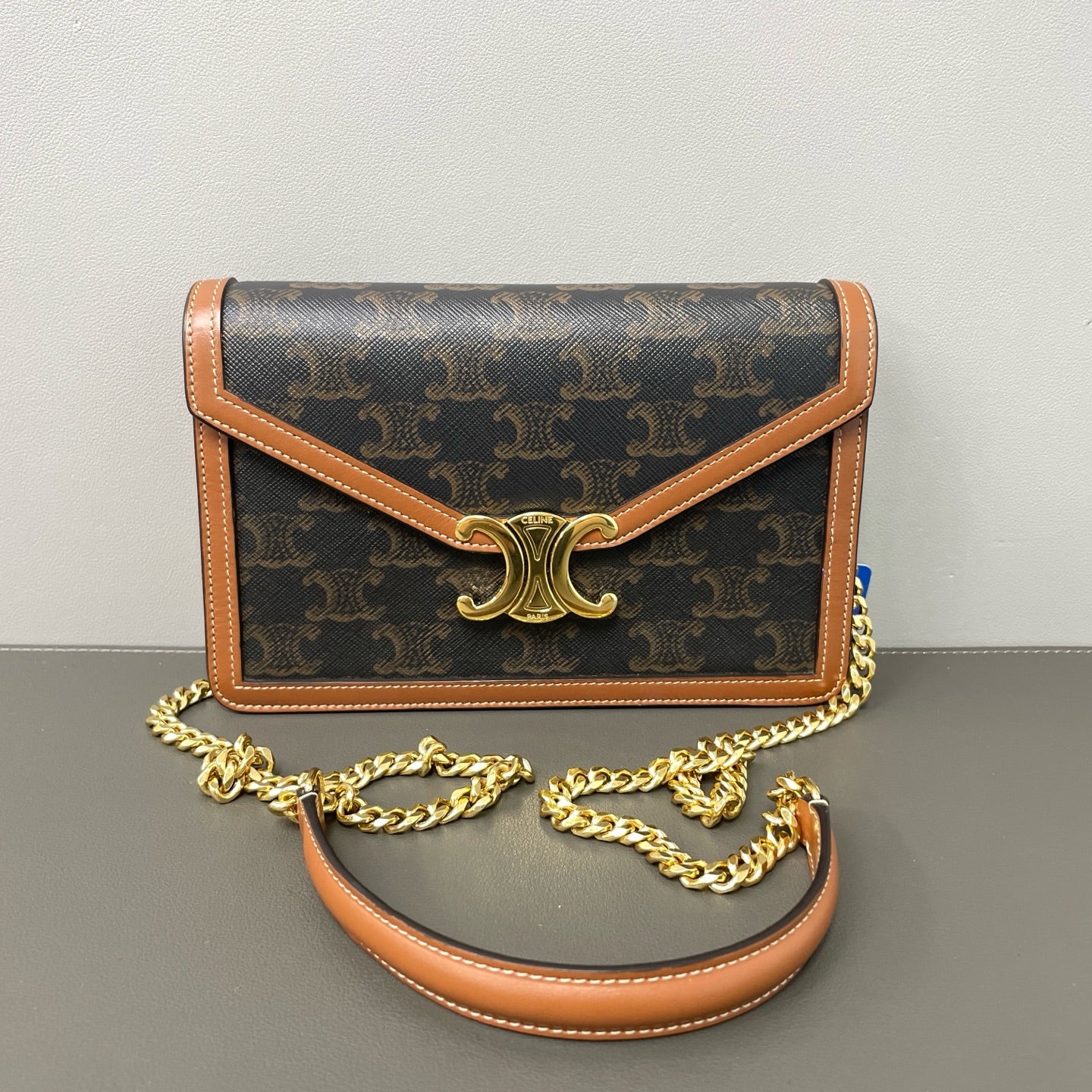 Include Entrupy Certificate of Authenticity｜Very Good ( Rank A) ｜ CELINE Macadam Triomphe Shoulder bag
