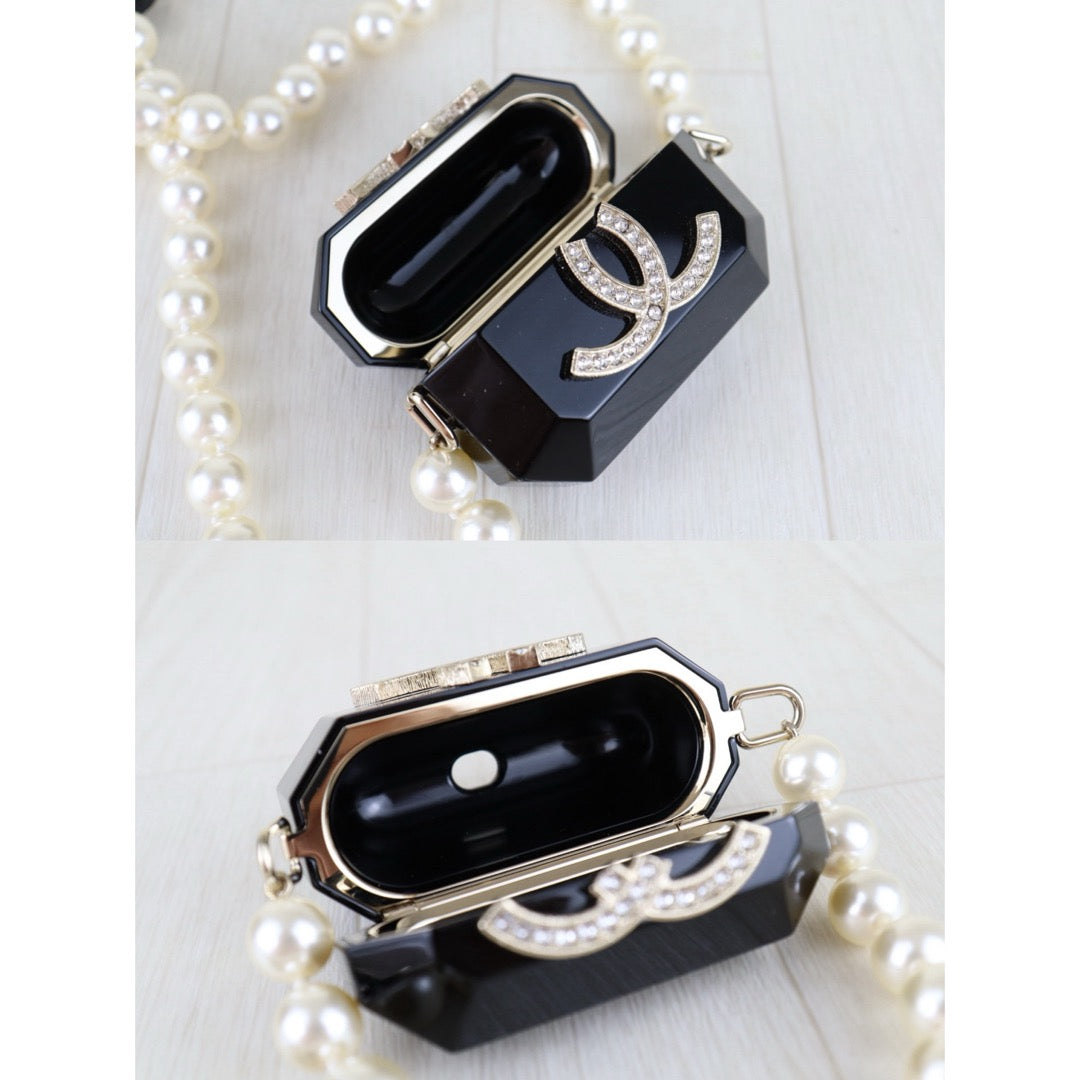 Very Good ( Rank A)｜ CHANEL Rhinestone Coco Mark Pearl Chain AirPods Pro Bag Made in 2021 year｜S25112001