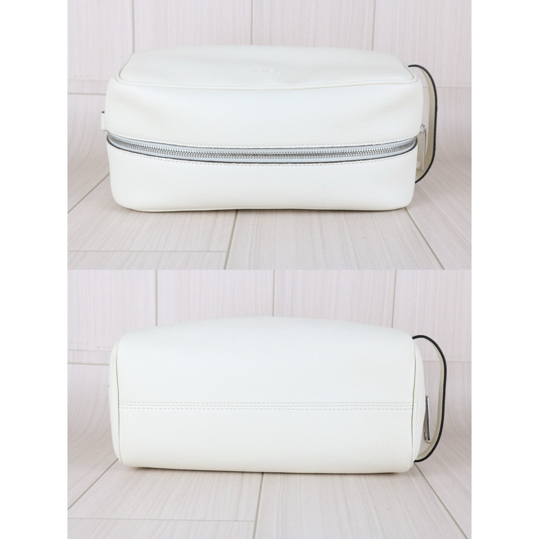 Excellent（Rank SA）｜ FENDI Calf Leather dopp kit Make-up bag With Passport Cover White｜X25081507