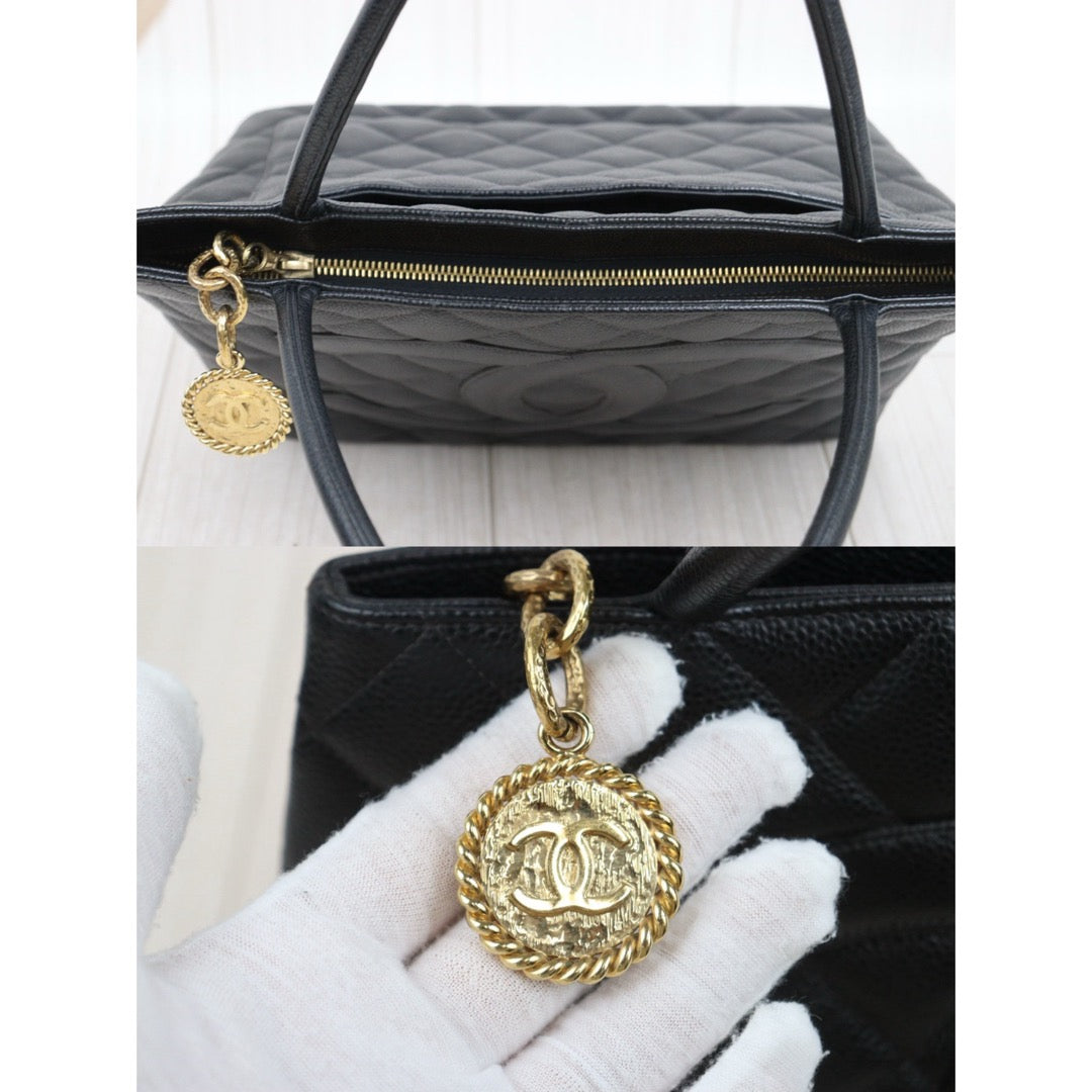 Very Good ( Rank A) ｜ CHANEL Caviar Skin Calf Leather Tote Bag Black Made In 2002～2003 Year｜25090402
