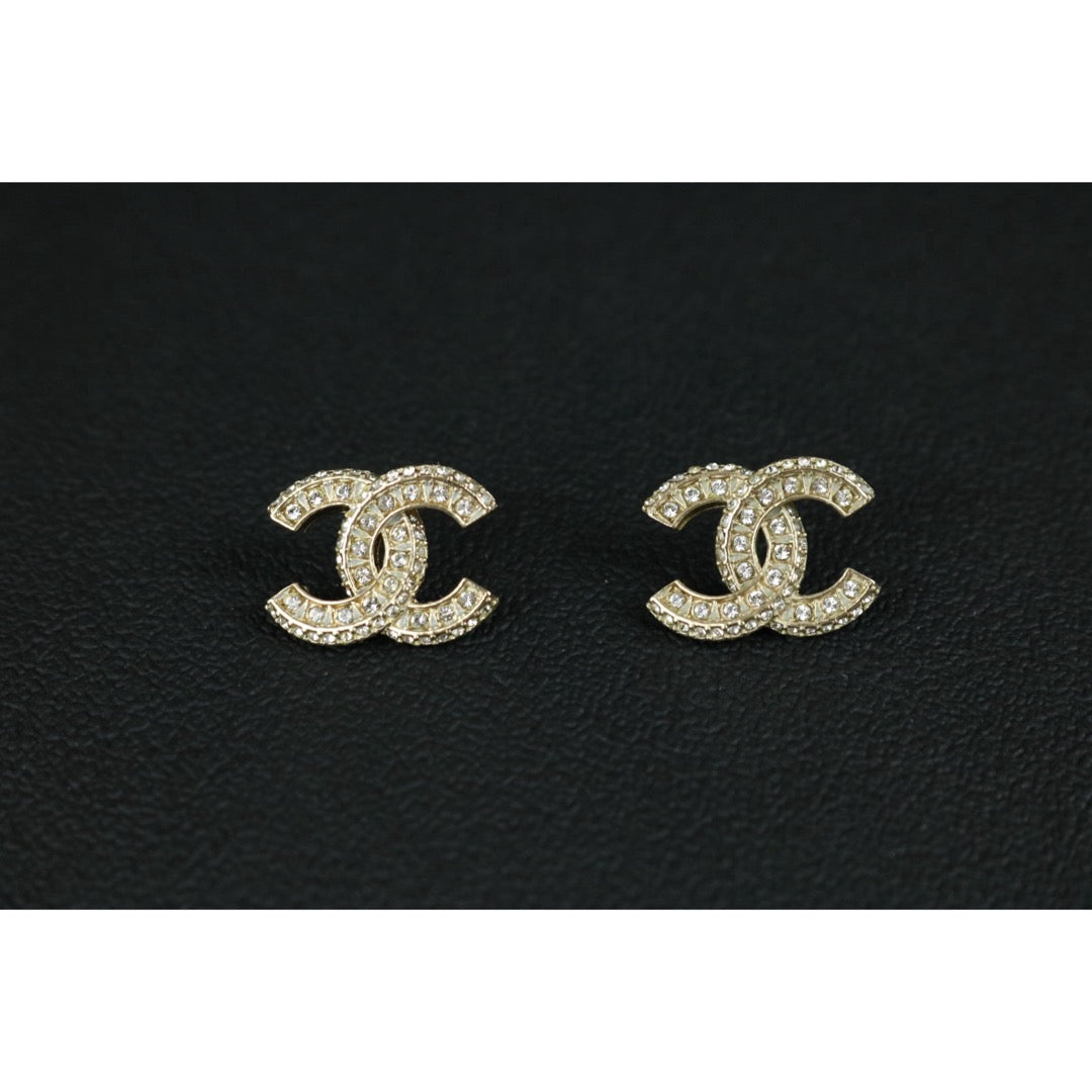 Include Authentic Detective Certificate of Authenticity｜Very Good ( Rank A)｜ CHANEL F19V COCO Mark Rhinestone Earrings Made In 2019Year｜S26051504