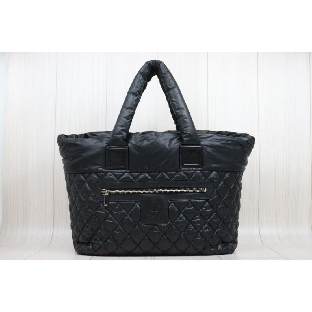 Very Good ( Rank A)｜ CHANEL Down Tote Bag  Black Made in 2009-2010Year ｜25070106