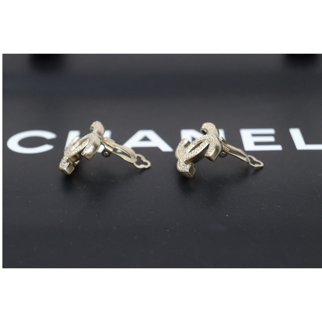Very Good ( Rank A) ｜CHANEL COCO Mark Vintage Earrings ｜Q25041707