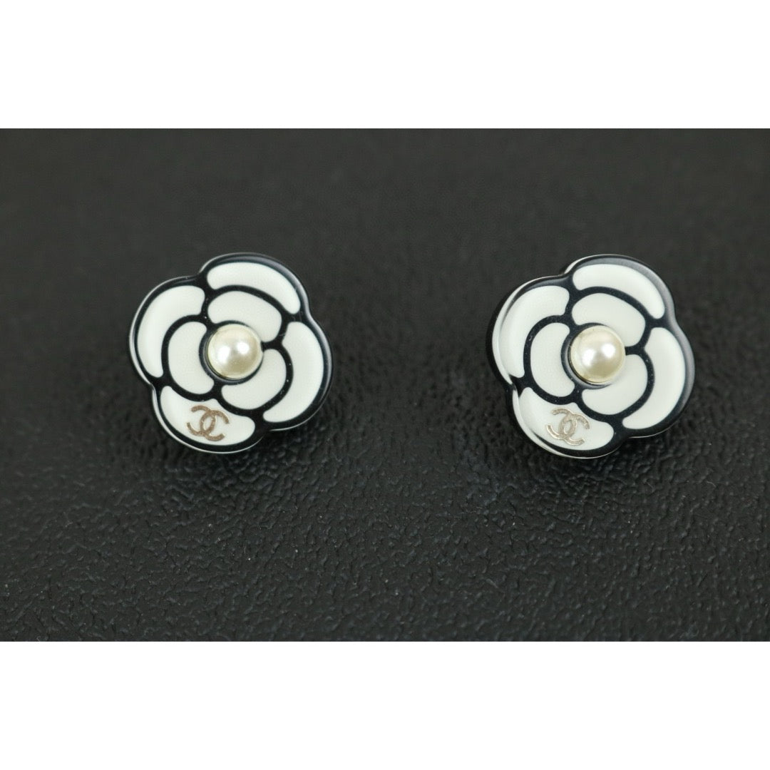 Very Good ( Rank A)｜ CHANEL Camellia Pearl  Earrings｜X24121302