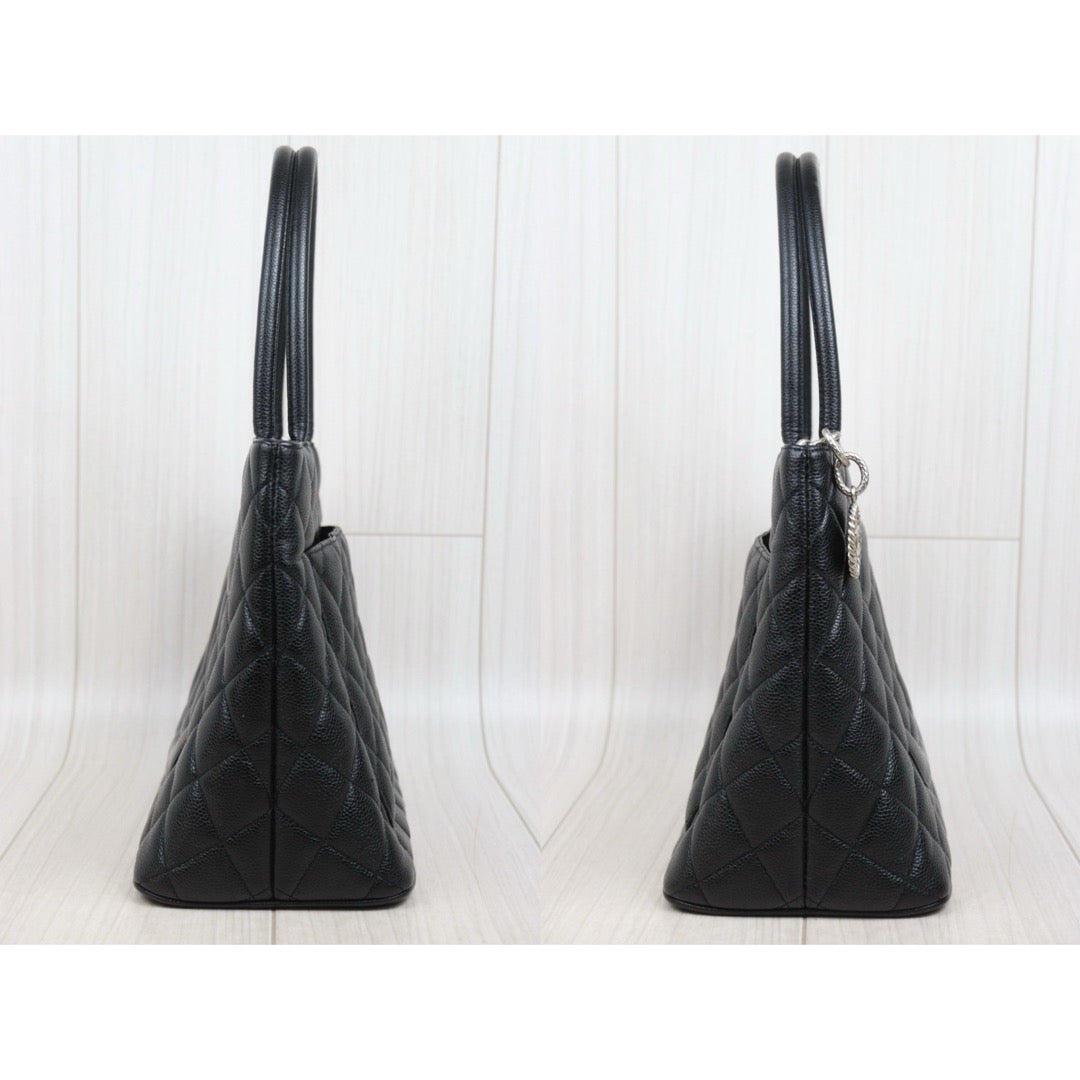 Very Good ( Rank A)｜ CHANEL Caviar Skin Calf Leather Tote Bag Black Made In 2002～2003Year｜S25110426