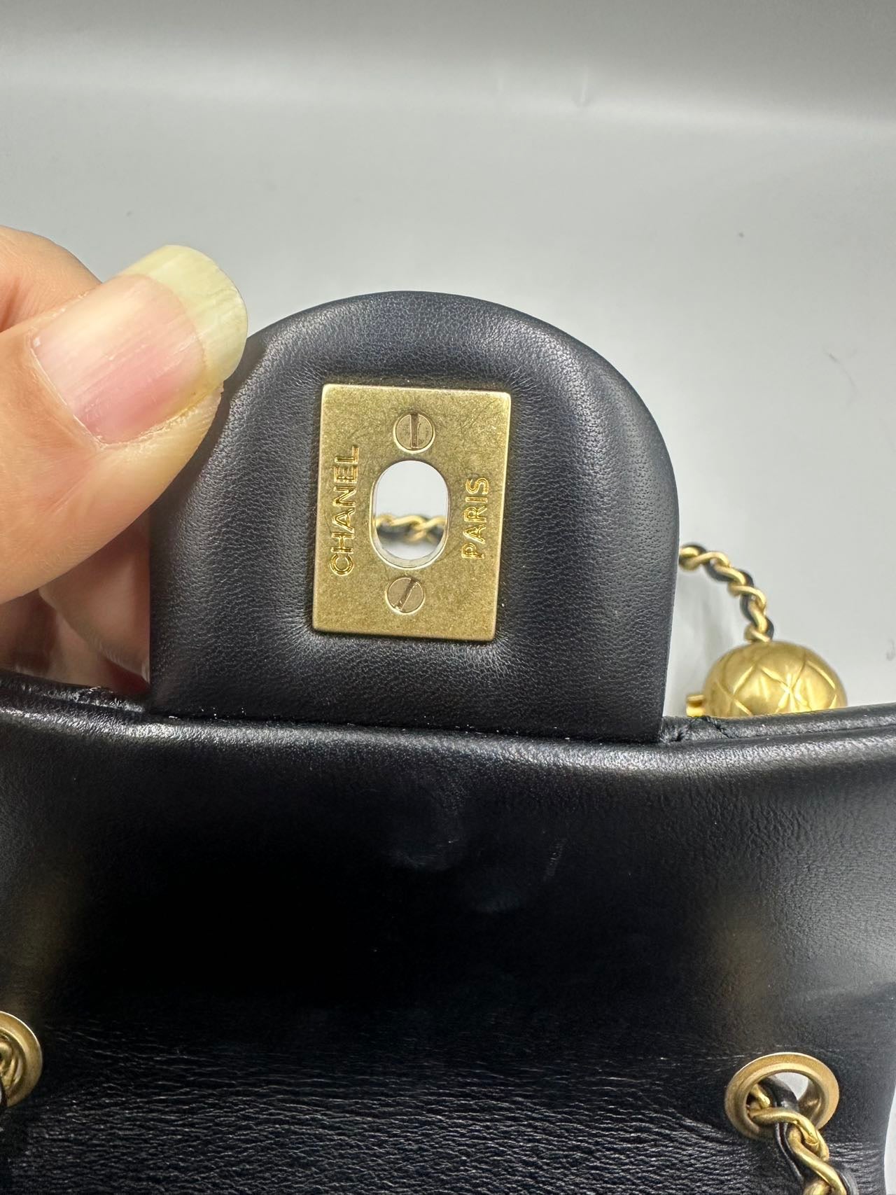Include Entrupy Certificate of Authenticity｜Very Good ( Rank A)｜ CHANEL Lanbskin Square Shoulder Bag Black