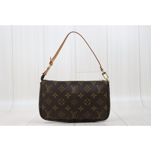 Very Good ( Rank A)｜LV Monogram Pochette Accessoires ｜V25061103